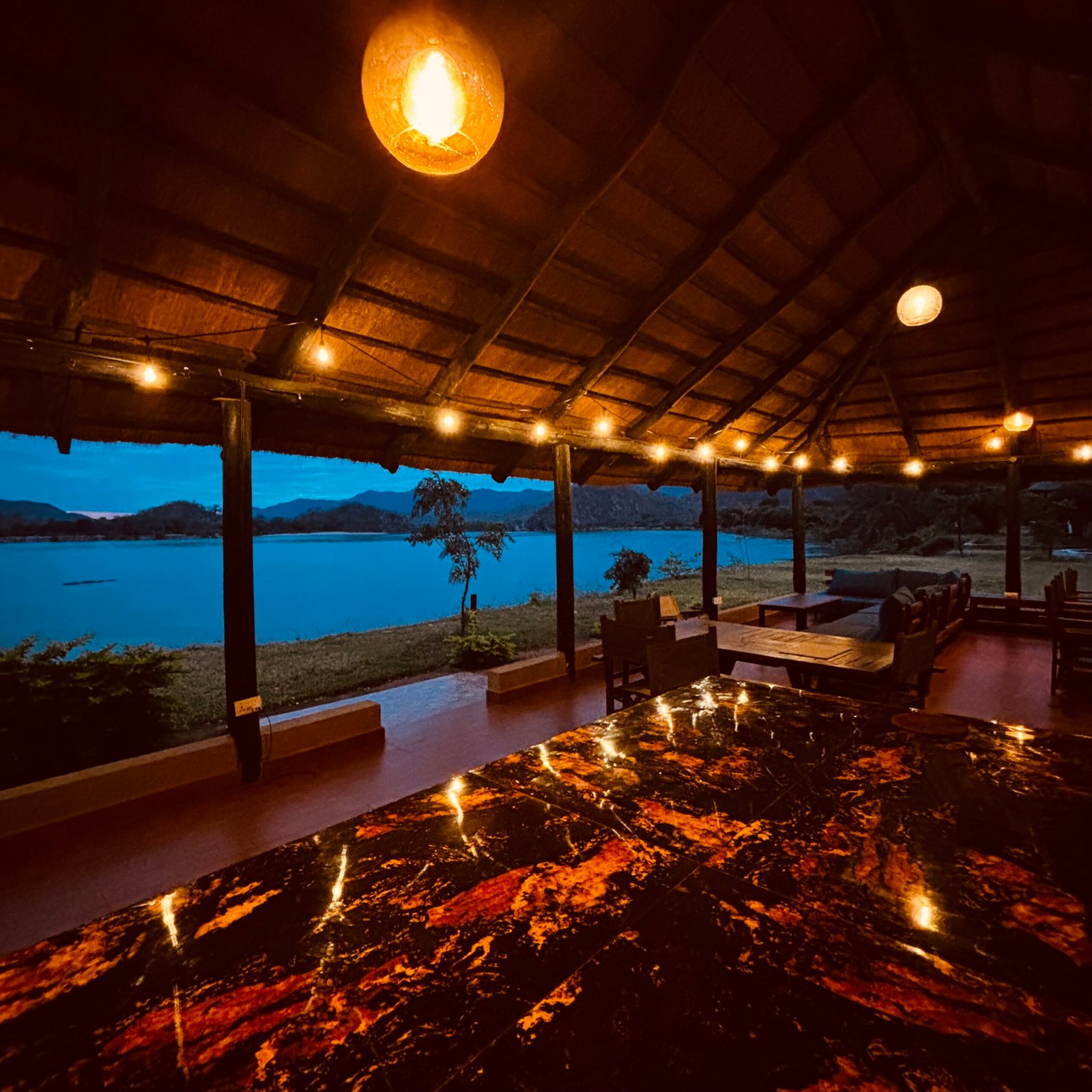 restaurant hippoview evening1